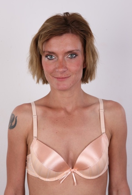 Ugly amateur Denisa reveals her skinny body in dubious hope of porn stardom