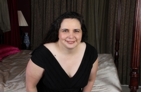 Fat American housewife takes a shower after undressing for dildo play