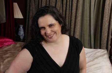 Fat American housewife takes a shower after undressing for dildo play