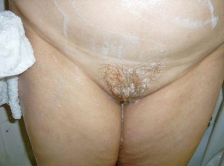UK amateur Curvy Claire washes her overweight body in the shower
