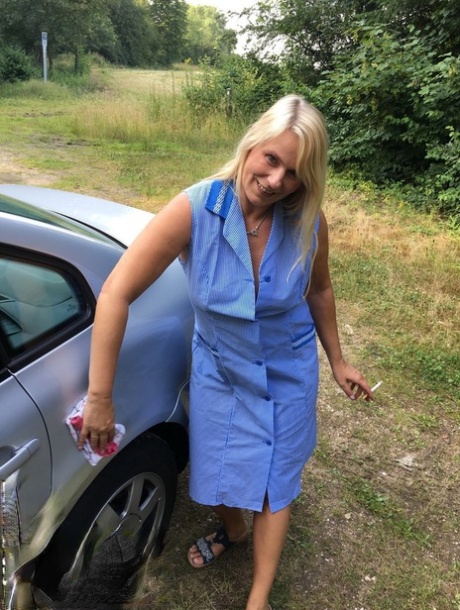 Smoking mature mom Sweet Susi opens her dress to pinch hard nipples outdoors