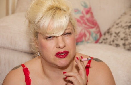 Blonde cougar in provocative lingerie Gina Geore fingers herself while smoking