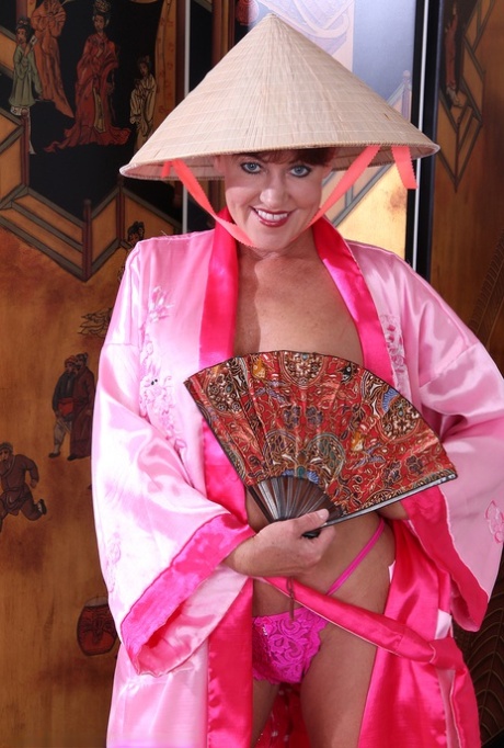 Mature woman Shauna strips to black pumps afore an Oriental screen