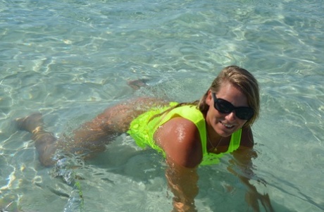 Middle-aged blonde Sweet Susi exposes her ass and pussy while in the ocean