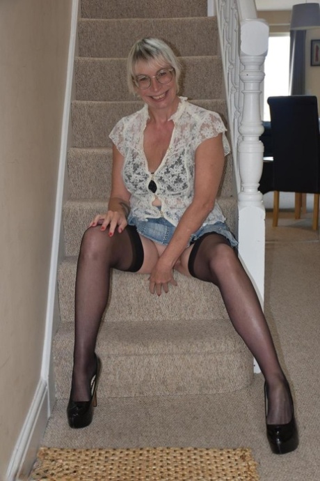 Mature British woman Barby Slut shows her big tits and snatch on the stairs