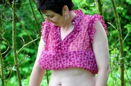 Older brunette Hot MILF makes her nude modelling debut in the outdoors