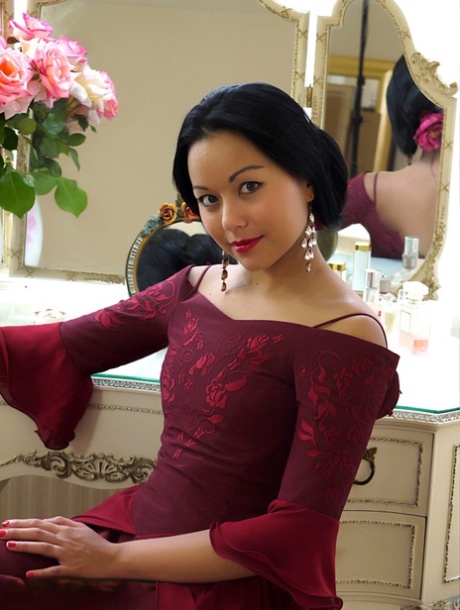 Asian pin up model Petra So removes black stockings from sexy legs