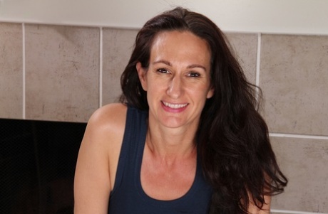 Mature woman Genevieve Crest sets her natural tits and trimmed muff free