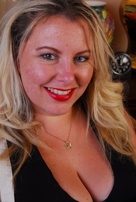 Big boobed blonde BBW Tawni exposing her stockings and panties