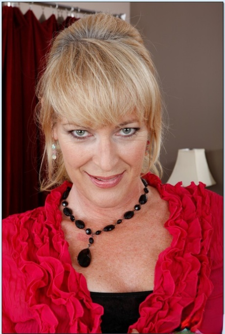 Blond mom Tina Tosh stripping and spreading her nice hairy pussy