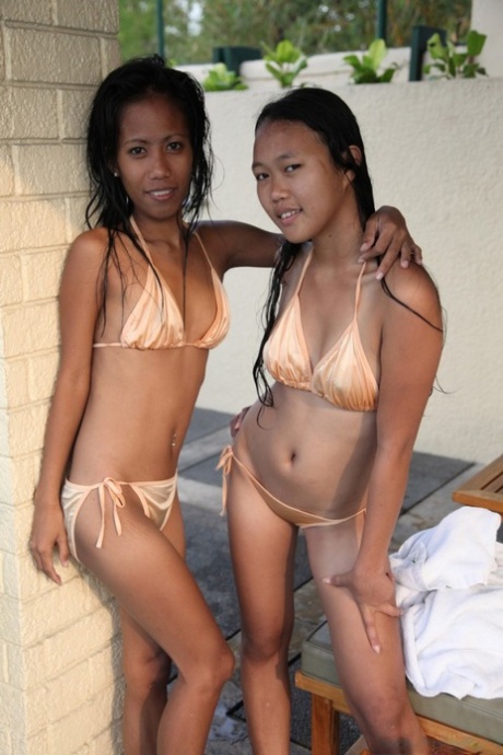 Sweet teen spinners Jeremay and Mayka strip to pose naked on the bed together