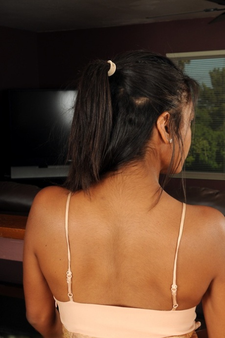 Super sexy MILF Neela unveils her tanned tits & her shaved muff