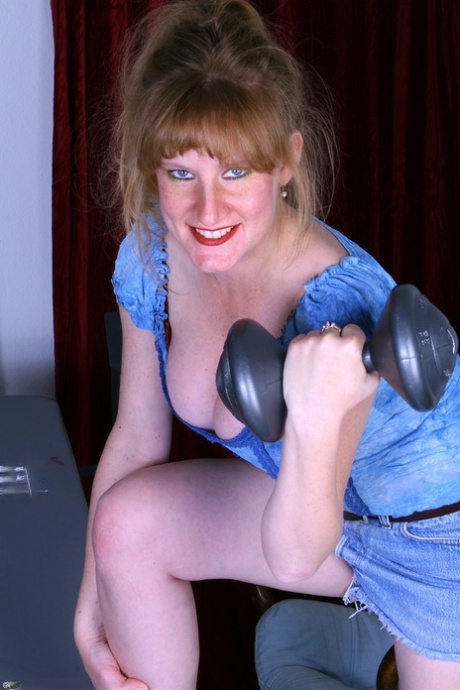 Mature MILF Veronica unveils her big tits & her yummy pussy during a workout