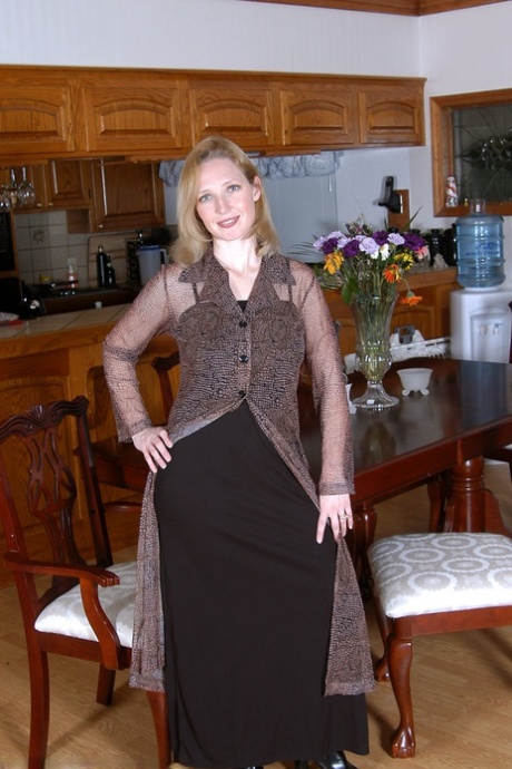 Hot MILF Carrie shows her lickable pussy & sweet tits in stockings & boots