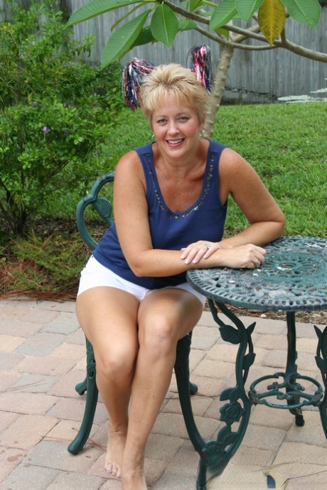 Amateur wife with big breasts Tracy Lick spreads her pussy in the back yard