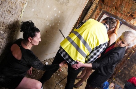 Mature vixens blow off construction workers' dicks through gloryholes