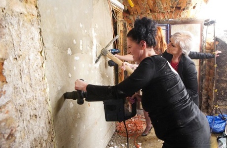 Mature vixens blow off construction workers' dicks through gloryholes
