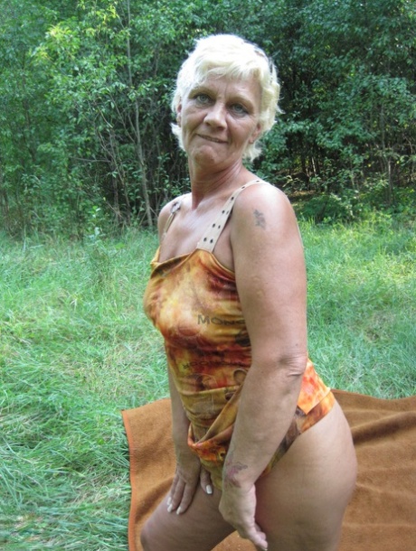 Amateur granny Paulene shows off her pussy & boobs outdoors in the grass