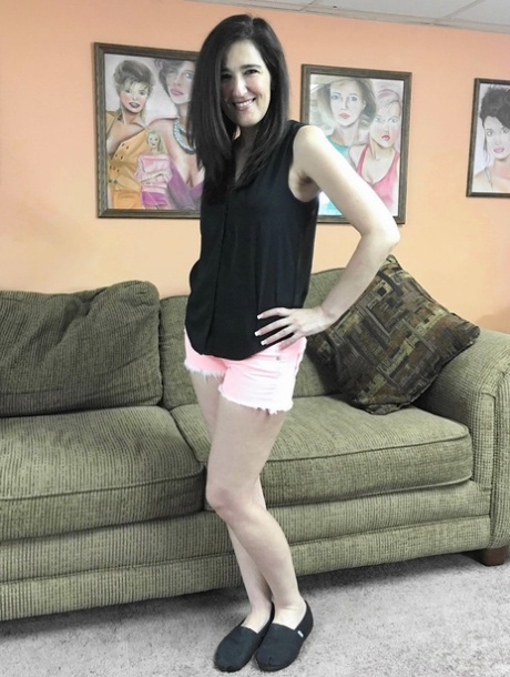 Brunette Deliah Dukes strips fully naked and gives Logan Drake a hot blowjob