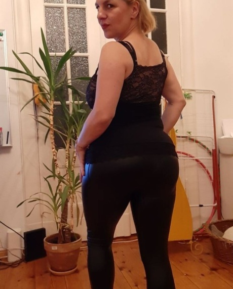 Glamorous blonde flaunts her big boobs & her curvy ass in sexy outfits