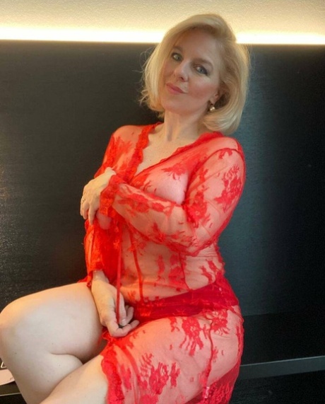 Glamorous cougar teases with her sexy cleavage while posing in her lingerie
